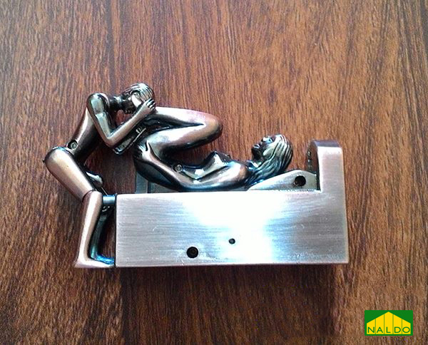 Bật Lửa mô hình Trai Gái Đứng Sex