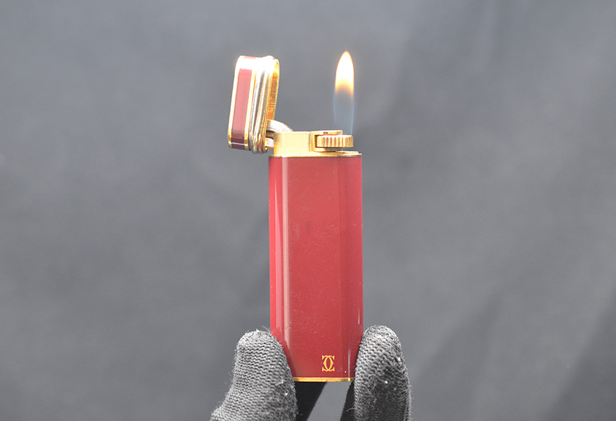 Bật lửa ga đá Cartier sơn đỏ chính hãng CA12