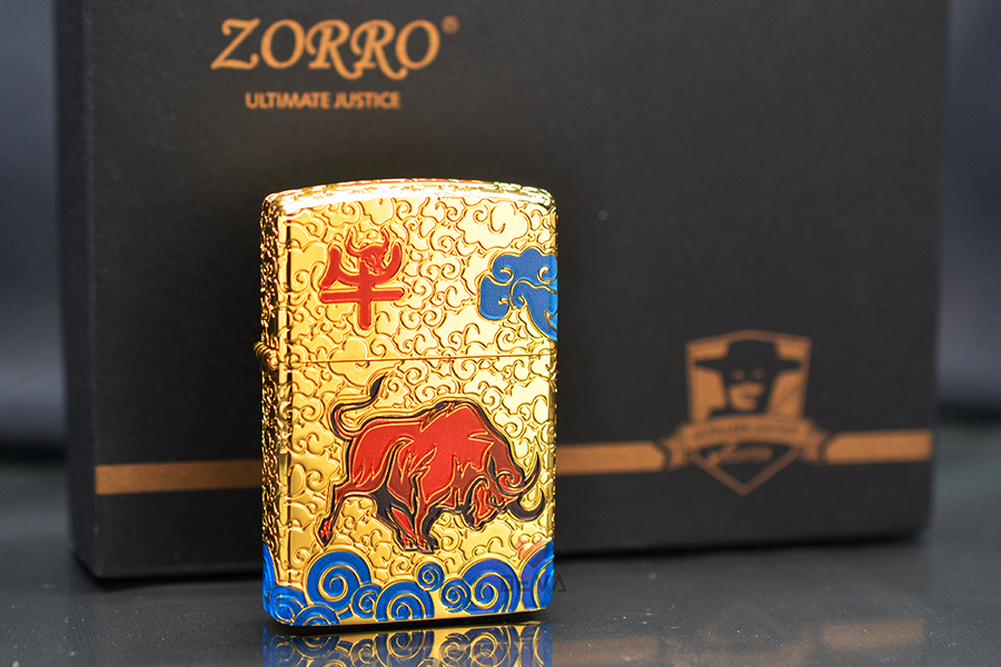 Bật Lửa Xăng Đá Zorro Mạ Vàng Chủ Đề  Chiến Ngưu Dũng Mãnh Bản Giới Hạn Z92034B