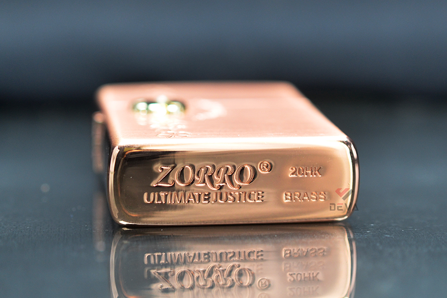 Bật lửa xăng đá Zorro vàng hồng ốp Emblem Cỏ 4 Lá Z9982B
