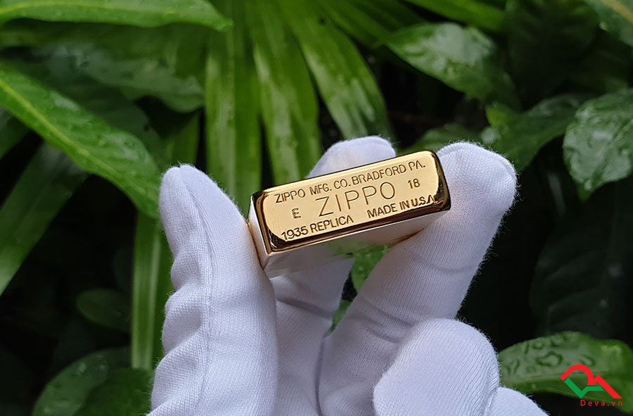 Zippo vàng xước bản lề ngoài 3 chấu tái bản 1935 ZT09
