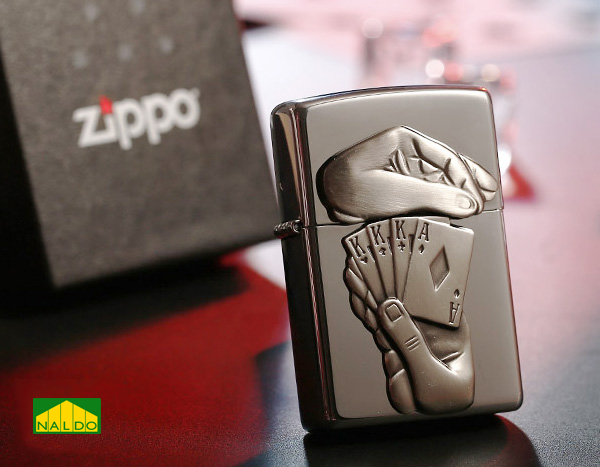 Bật lửa Zippo Mỹ bàn tay chơi bài Z56