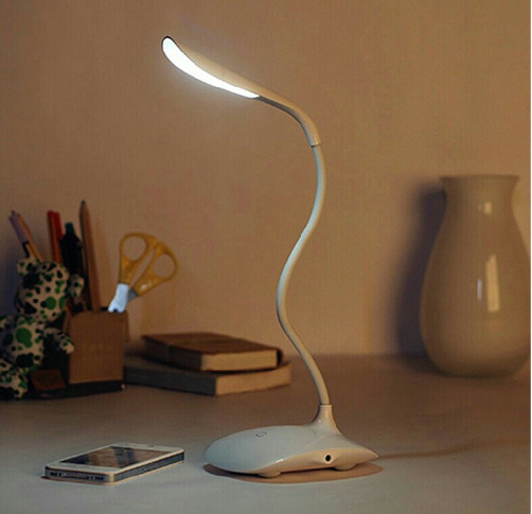 Đèn led USB tích điện cảm ứng xoay 360