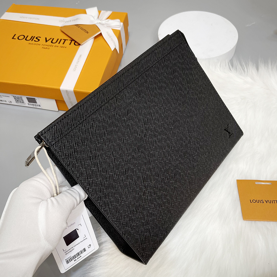 Clutch ví da LouisVuitton cầm tay da đen nhám LV0450