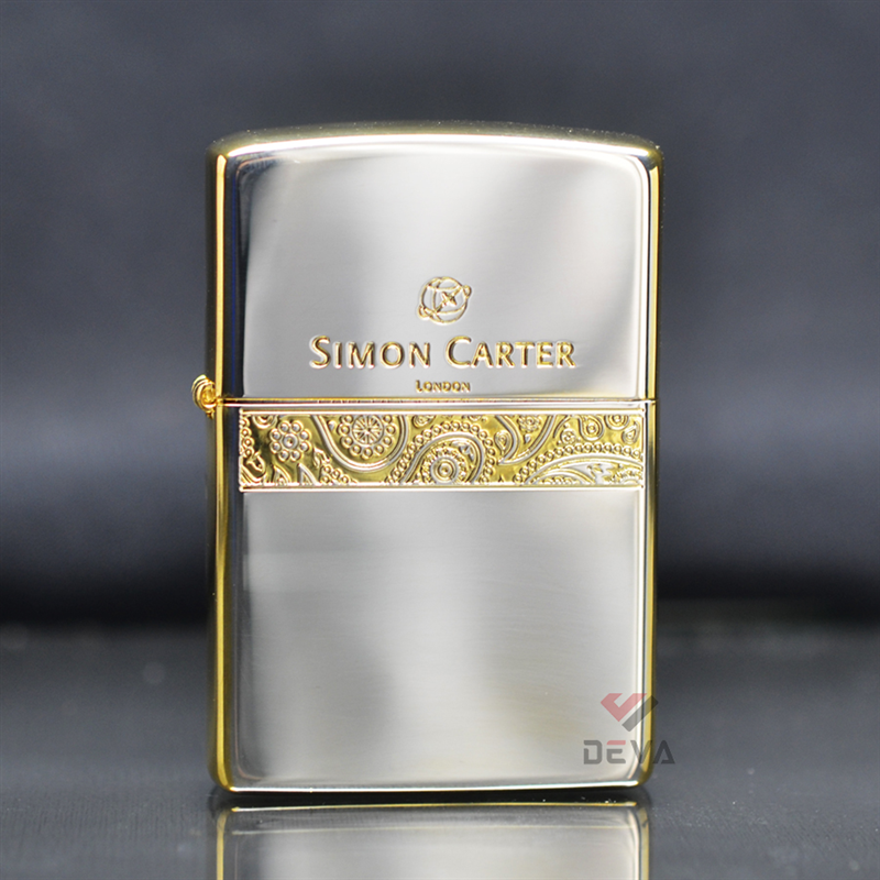 Zippo trắng viền vàng hoa văn hãng Simon Carter ZN329